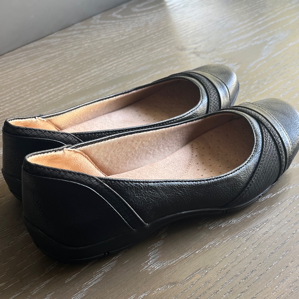 Life Stride Women's Classic Black Loafers